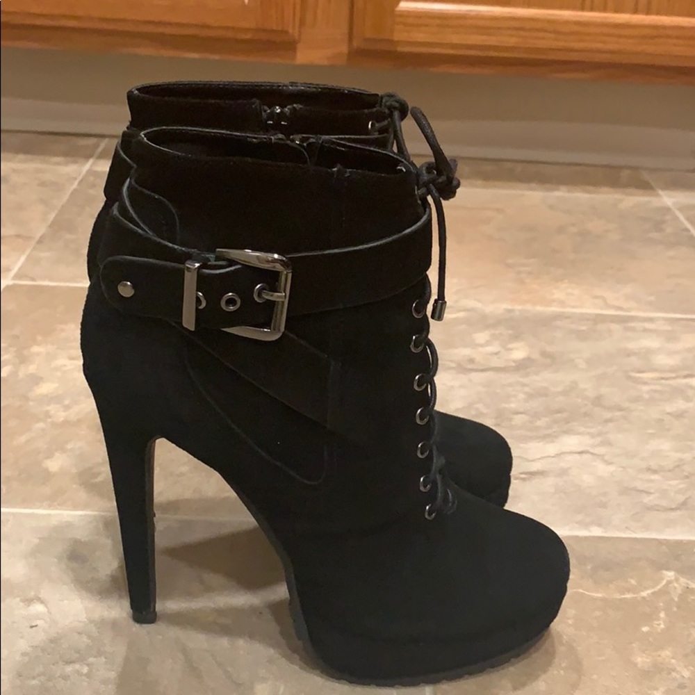 Also black ankle boots